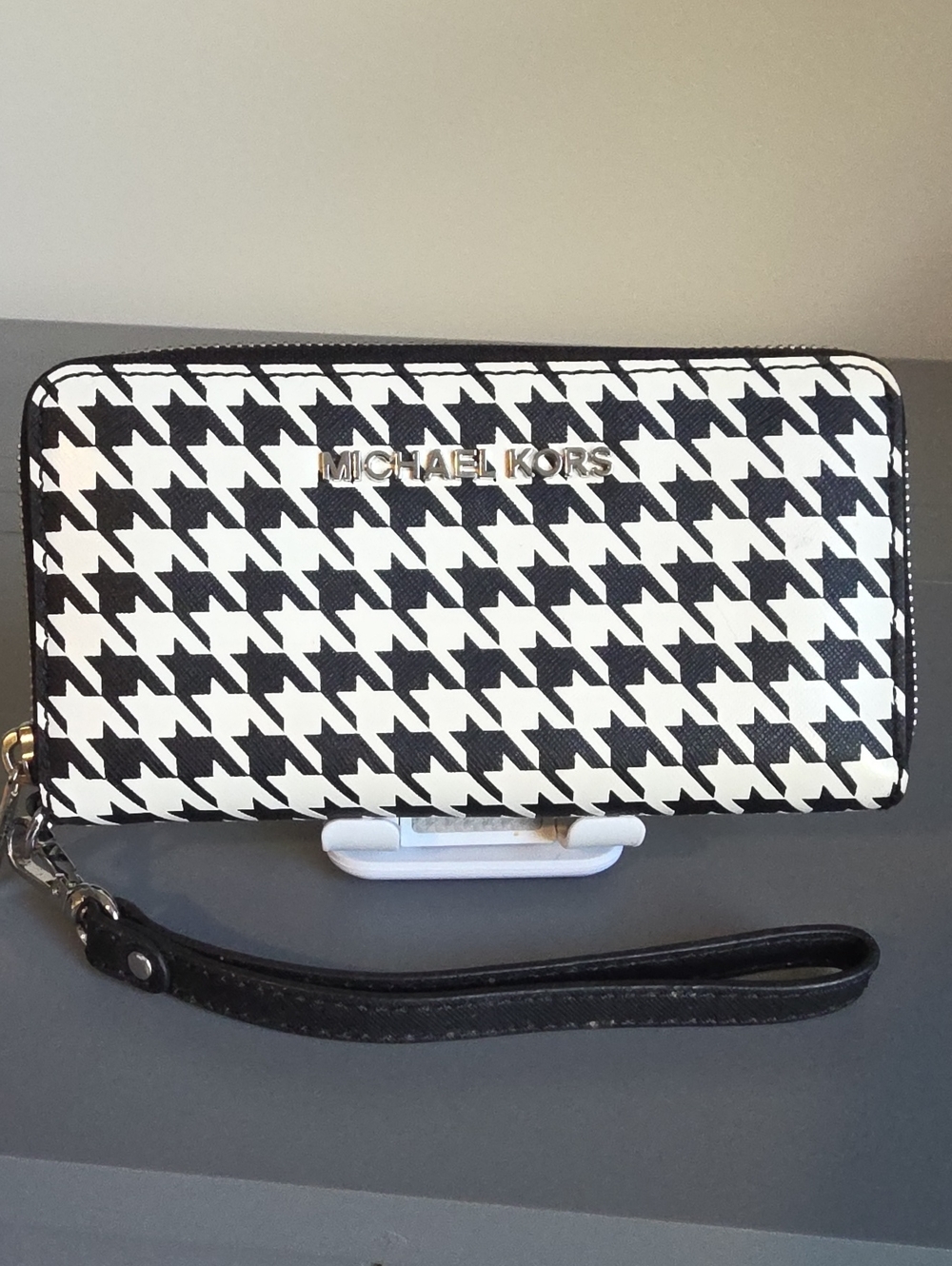 MICHAEL KORS Jet Set Continental Houndstooth Zip Around Wristlet